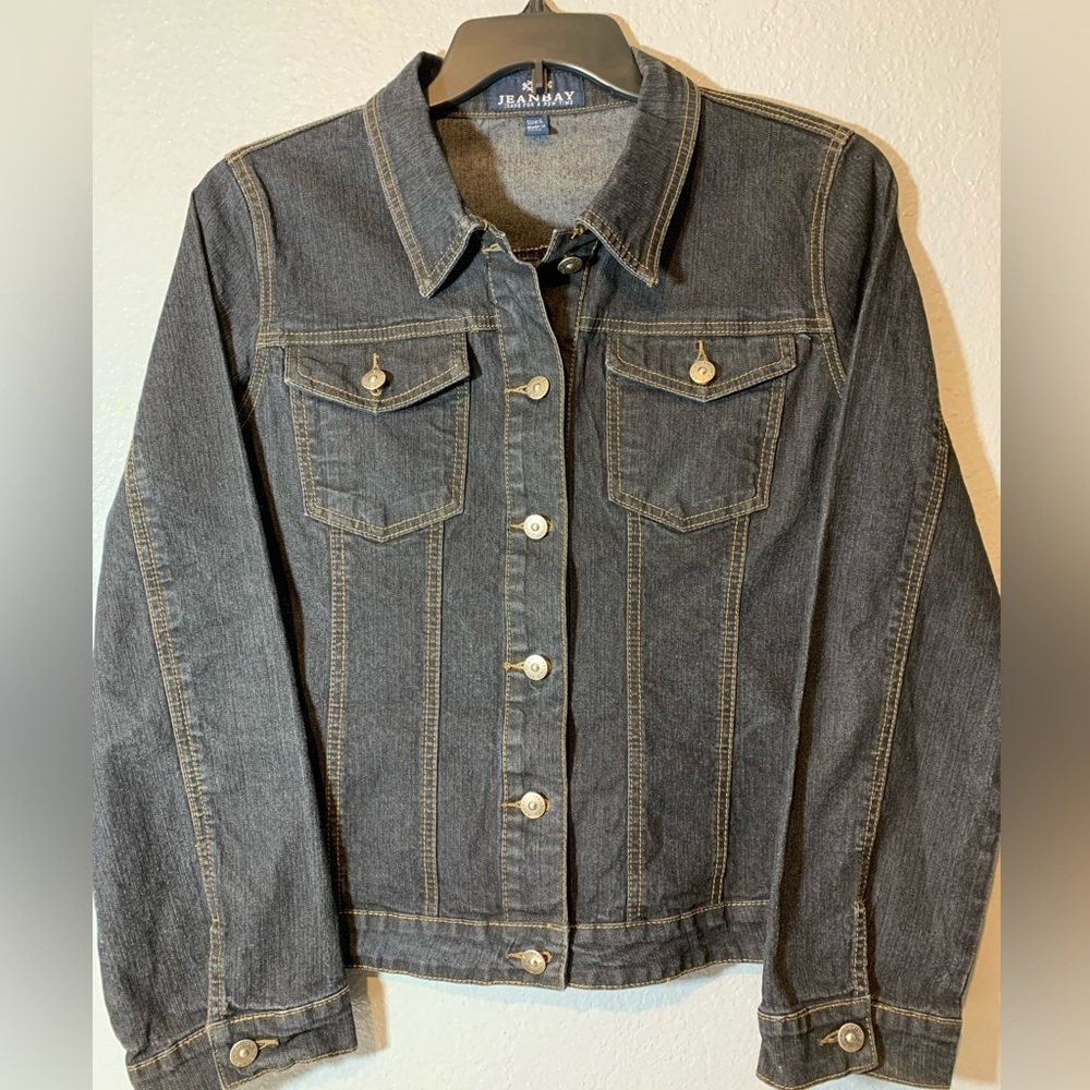 JeanBay Blue Jean Jacket sz Large with embroidered bling design in the back